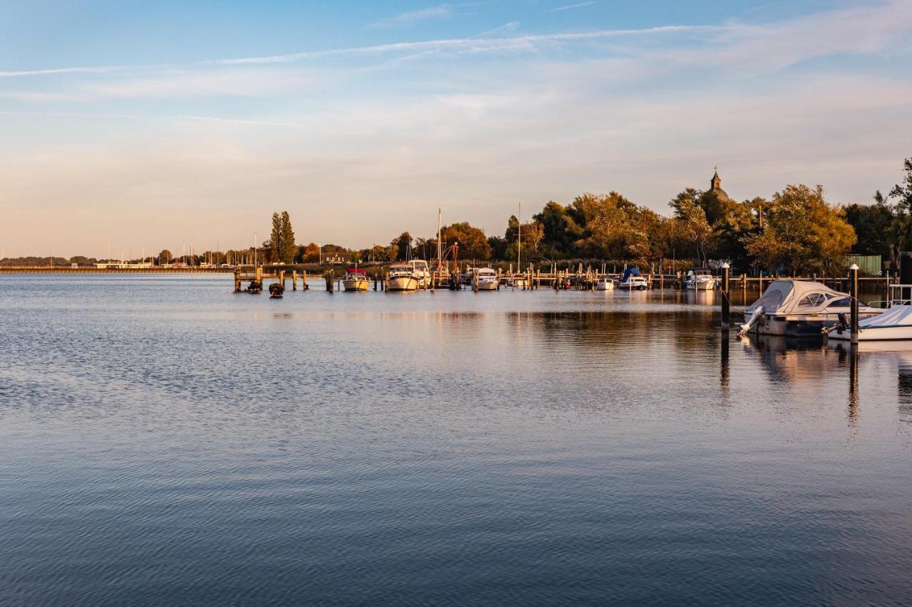 Hausboot Kuestennebel Ribnitz-Damgarten Dış mekan fotoğraf